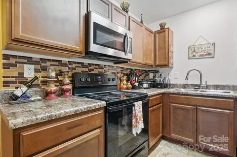 3944 Hemingway Nw Dr NW, Hickory, NC 28601 photo 9