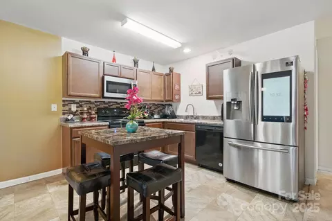 3944 Hemingway Nw Dr NW, Hickory, NC 28601 photo 7