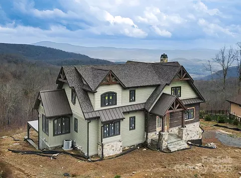 475 Dancing Bear Dr, Hendersonville, NC 28792