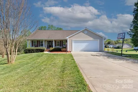 106 Zurich Ln, Statesville, NC 28625