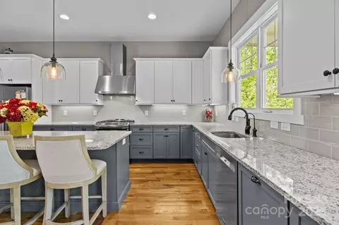 Kitchen - 6743 Fox Ridge Cir, Davidson, NC 28036 photo 9 of 10