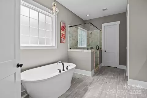 Bath - 6743 Fox Ridge Cir, Davidson, NC 28036 photo 2 of 4