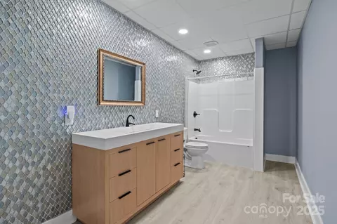Bath - 6743 Fox Ridge Cir, Davidson, NC 28036 photo 4 of 4
