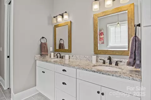 Bath - 6743 Fox Ridge Cir, Davidson, NC 28036 photo 1 of 4