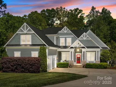 6743 Fox Ridge Cir, Davidson, NC 28036