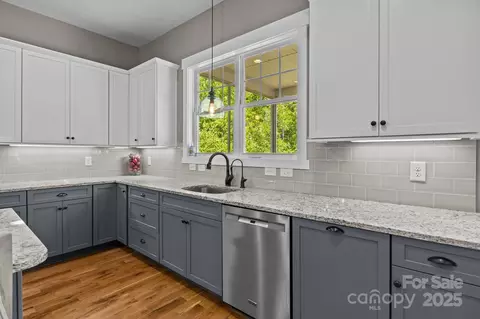 Kitchen - 6743 Fox Ridge Cir, Davidson, NC 28036 photo 4 of 10