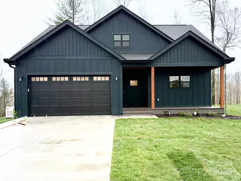 156 Byron Forest Dr, Horse Shoe, NC 28742