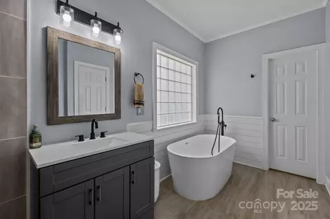Bath - 116 Jim Parker Rd, Monroe, NC 28110 photo 2 of 4