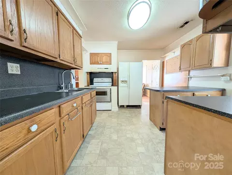 Kitchen - 473 Grace Ave, Lancaster, SC 29720 photo 2 of 3
