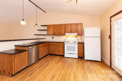 63 Wabash E Dr E, Sylva, NC 28779 photo 7