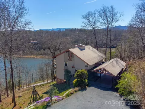 96 Old Powerhouse Rd, Franklin, NC 28734