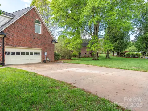 126 Pointer Se Ct SE, Concord, NC 28025 photo 4