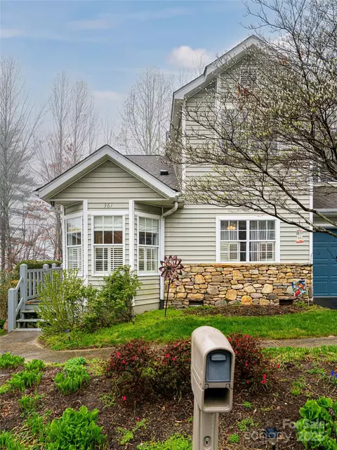 361 Laurel Park Pl, Hendersonville, NC 28791