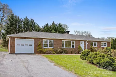 11 Allesarn Rd, Asheville, NC 28804