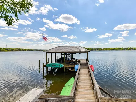 2045 Manila Bay Ln, Tega Cay, SC 29708