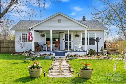 2024 Gilliam Mountain Rd, Hendersonville, NC 28792