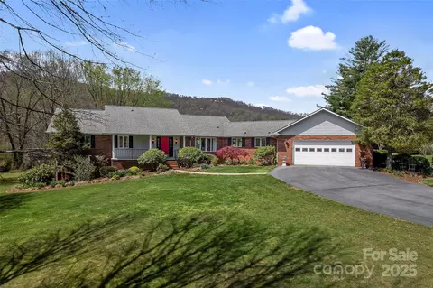 4 Willow View Dr, Mills River, NC 28759