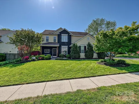 8140 Laurel Run Dr, Charlotte, NC 28269