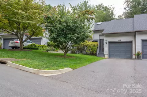 202 Cheyenne Ct, Asheville, NC 28803