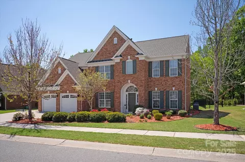 10104 Silverling Dr, Waxhaw, NC 28173