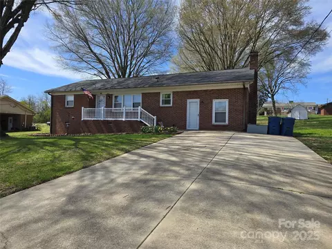 3025 School St, Claremont, NC 28610