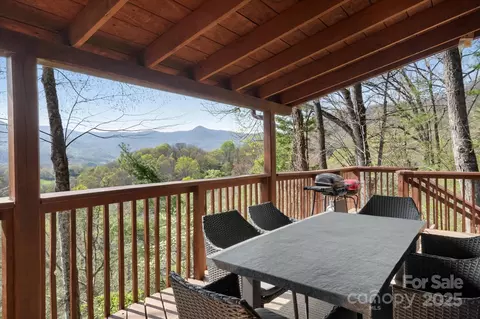 573 Countryside Dr, Waynesville, NC 28785