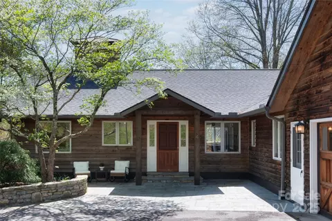4 Blackberry Ln, Asheville, NC 28804
