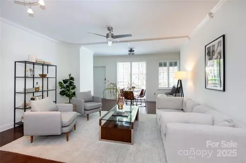 300 W 5th 136 St #136, Charlotte, NC 28202