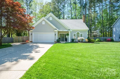 8707 Copenhagen Ln, Charlotte, NC 28216