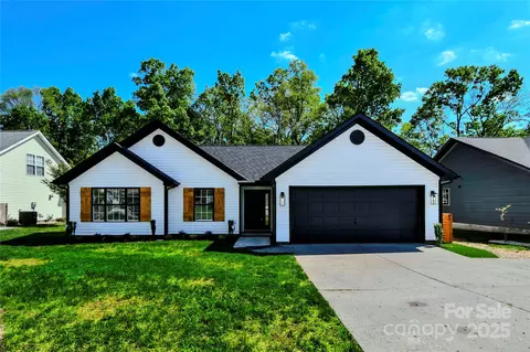 8811 Steelechase Dr, Charlotte, NC 28273