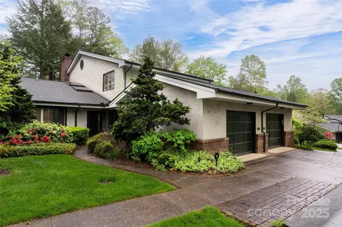 11 Bourne Ln, Asheville, NC 28803