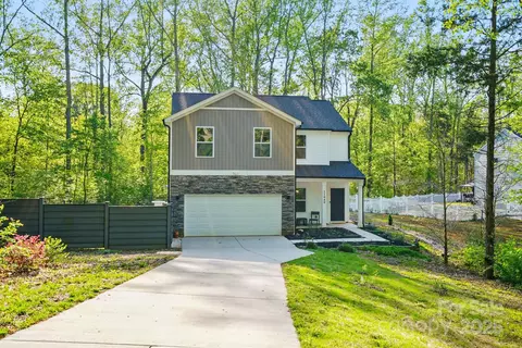 11040 E Lake Rd, Charlotte, NC 28215