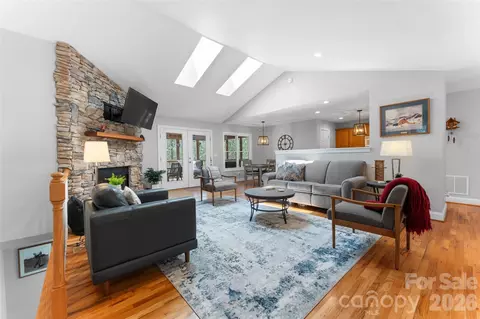 226 Ogana Ct, Brevard, NC 28712