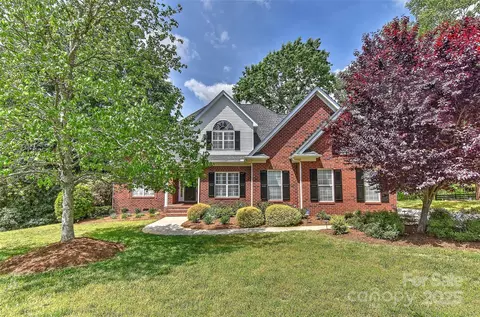 1090 Heather Glen Dr, Matthews, NC 28104