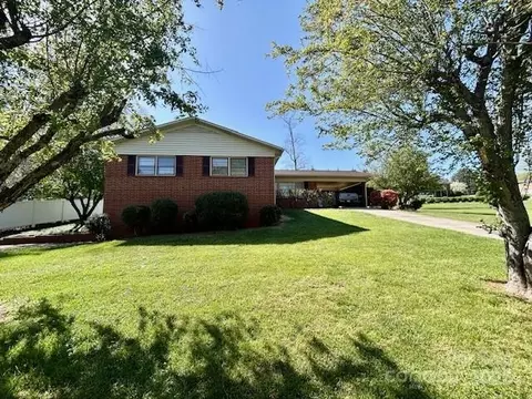 1026 Garden Se St SE, Lenoir, NC 28645