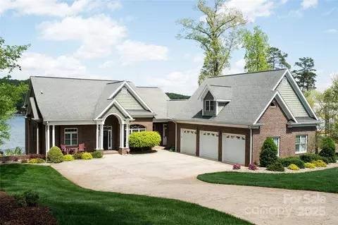 447 Shagbark Ct, Mount Gilead, NC 27306