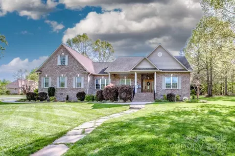 227 Donsdale Dr, Statesville, NC 28625