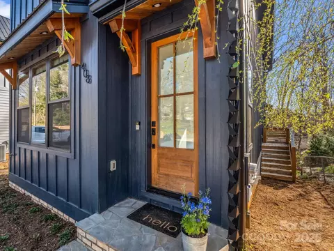 408 S Oconeechee Ave, Black Mountain, NC 28711