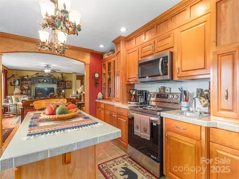 Kitchen - 197 Caring Place Loop, Clyde, NC 28721 photo 3 of 4