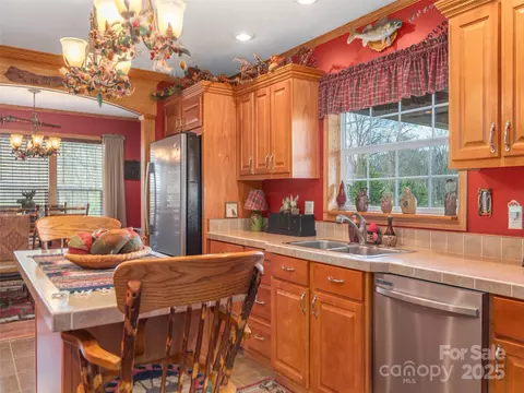 Kitchen - 197 Caring Place Loop, Clyde, NC 28721 photo 2 of 4