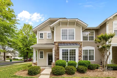 1001 Woodglen Ln, Matthews, NC 28104