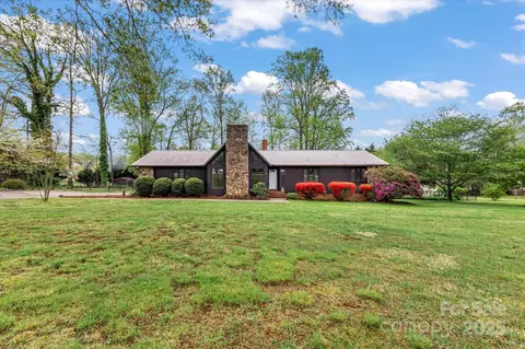 1074 Oakridge Farm Hwy, Mooresville, NC 28115