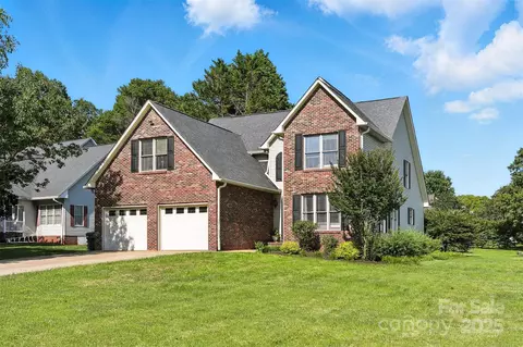 1050 Merrywood Dr, Newton, NC 28658