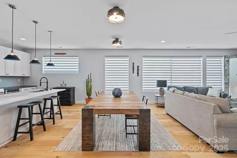 310 Wesley Heights Way, Charlotte, NC 28208