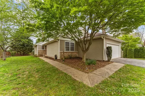 95 Wildwood Forest Ln, Mills River, NC 28759