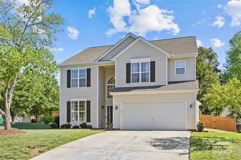 3831 Robeson Creek Dr, Charlotte, NC 28270