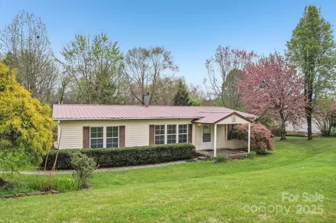 83 Libbey Ln, Mills River, NC 28759
