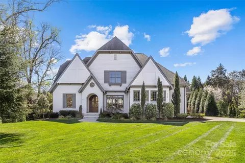 2137 Foxcroft Woods Ln, Charlotte, NC 28211