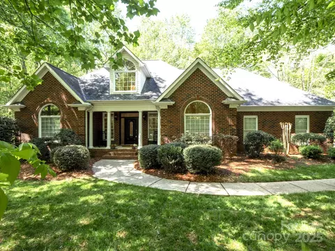 9101 Oak Bluff Ct, Marvin, NC 28173