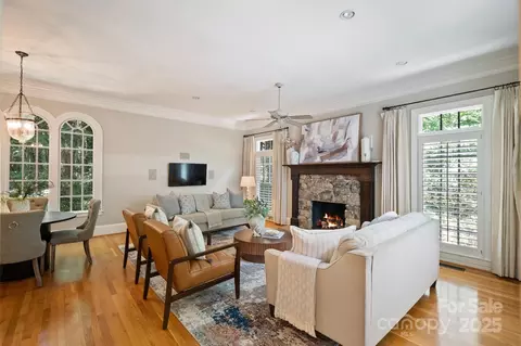 3819 Gleneagles Rd, Charlotte, NC 28210